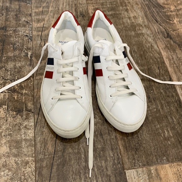 🌸✨MONCLER STRIPE-DETAIL LOW TOP LEATHER SNEAKERS🌺 - Picture 3 of 9